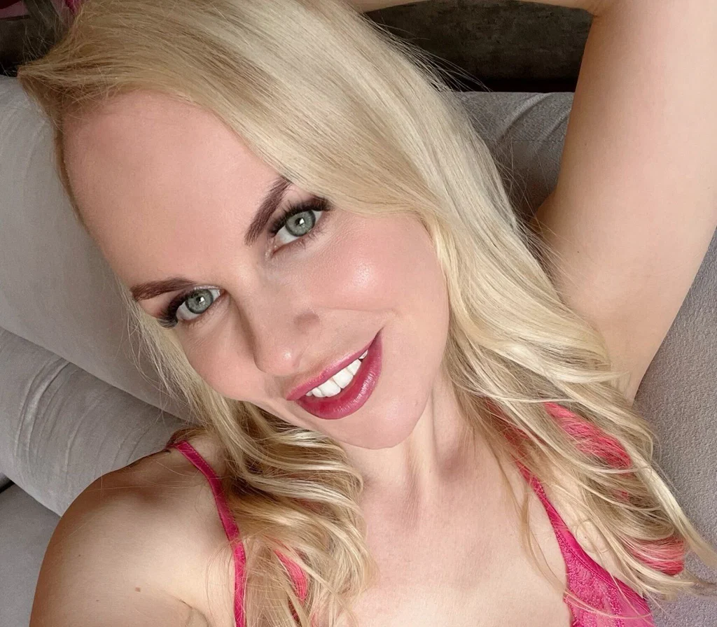 Kiki Vega's avatar