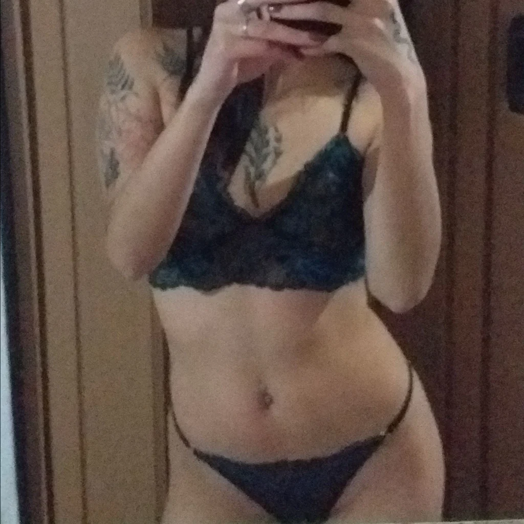 Manuela's avatar