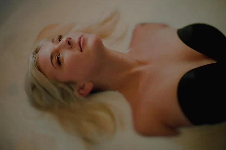 Nina White profile banner