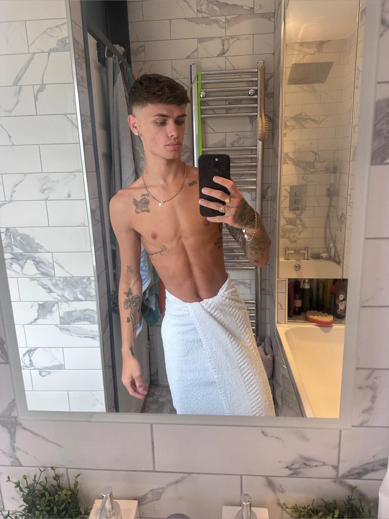 Tattooedtwink69's avatar