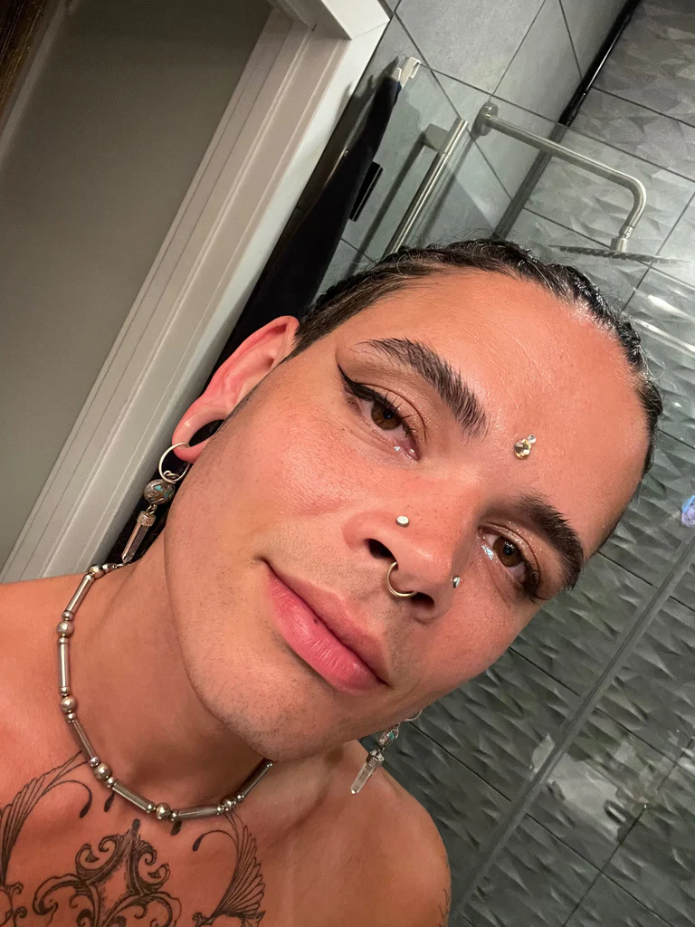 Fyre Wood's avatar