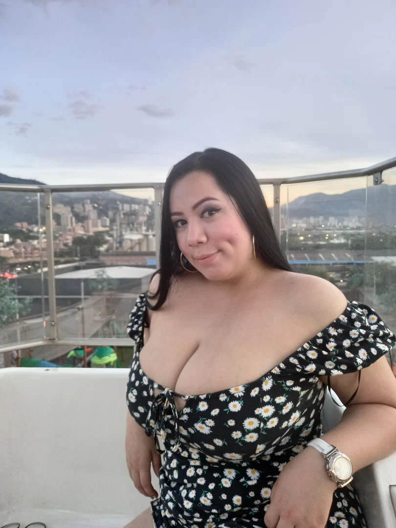 Julia Mendoza profile banner