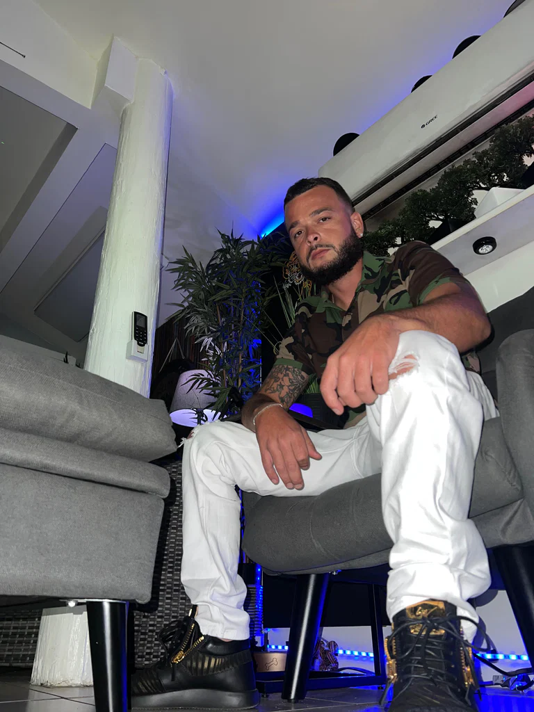 Lil Adrian's avatar