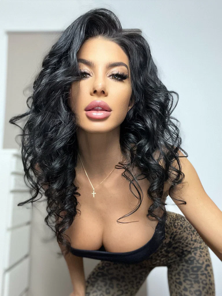 Julya Wild's avatar