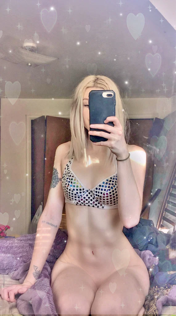 Ava Tay's avatar