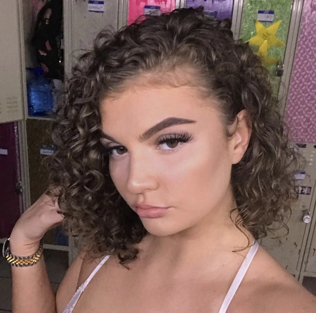 Allie Nicole's avatar