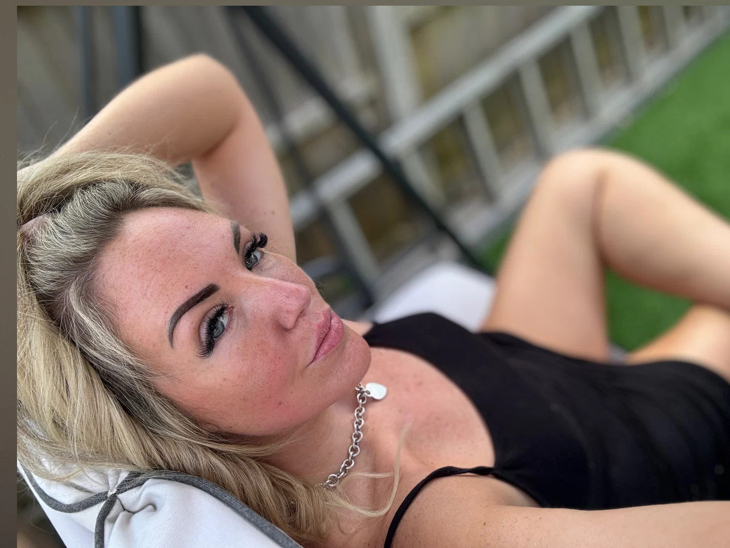 Ellen Blonde XXX profile banner