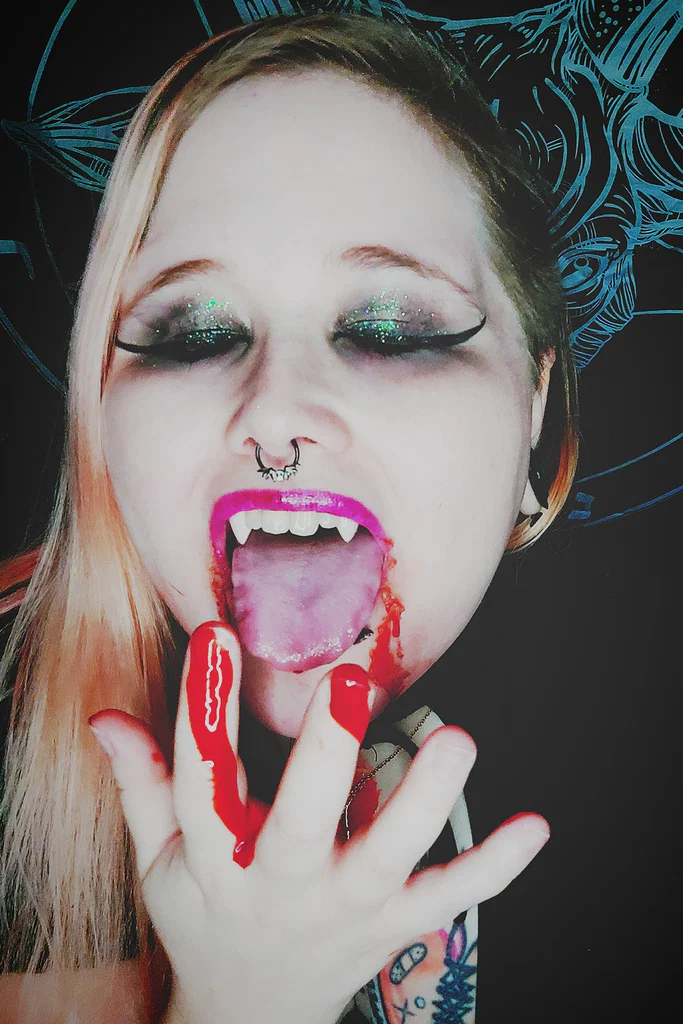 Manic Zombie 💗's avatar