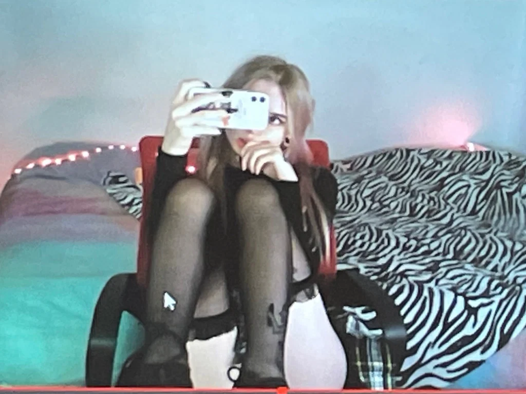 PoorWaifu's avatar