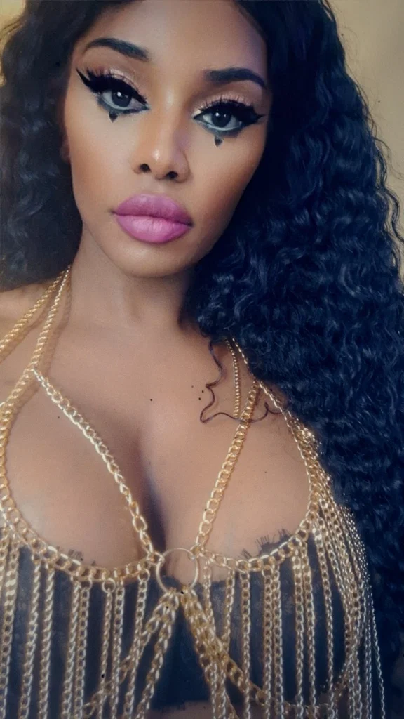 TS Cici Banks 🏦
