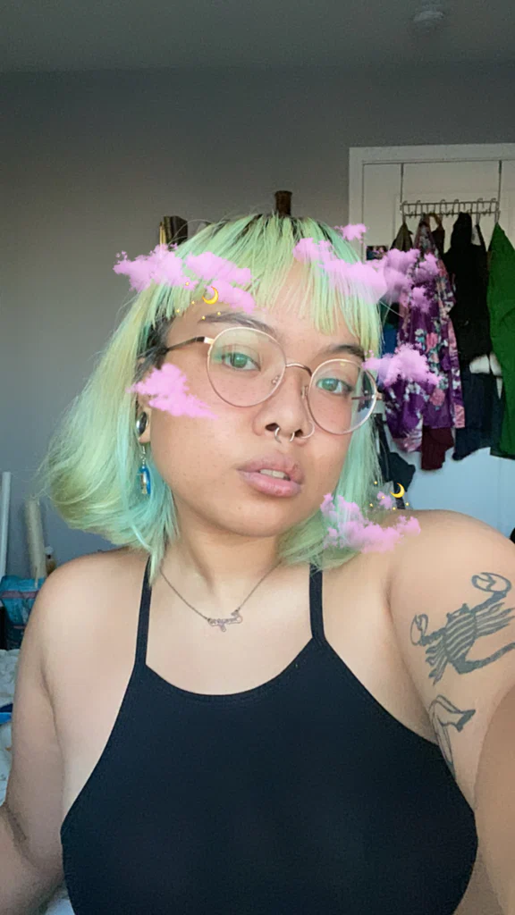 V 🦂's avatar