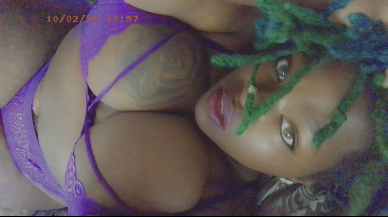 Green Head Baddie💚 profile banner