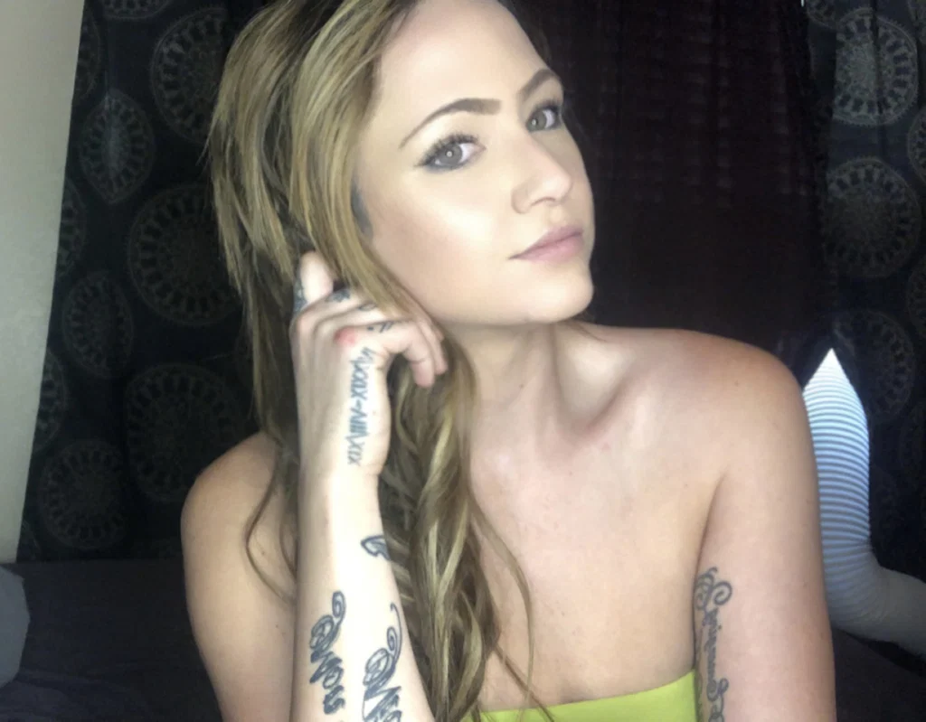 Heather Marriiee's avatar