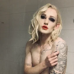 Gloria Hole's avatar