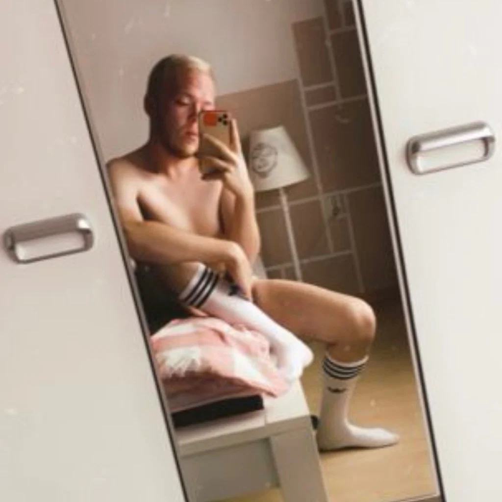 >> bottom boy's avatar