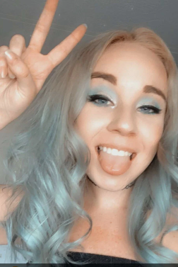 Alien girl's avatar