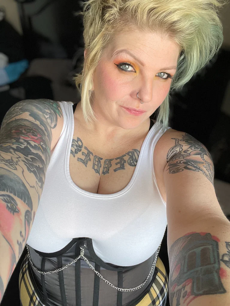 Dana G's avatar