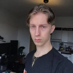Julian V's avatar