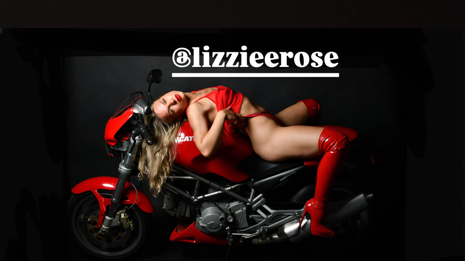Lizziee Rose profile banner