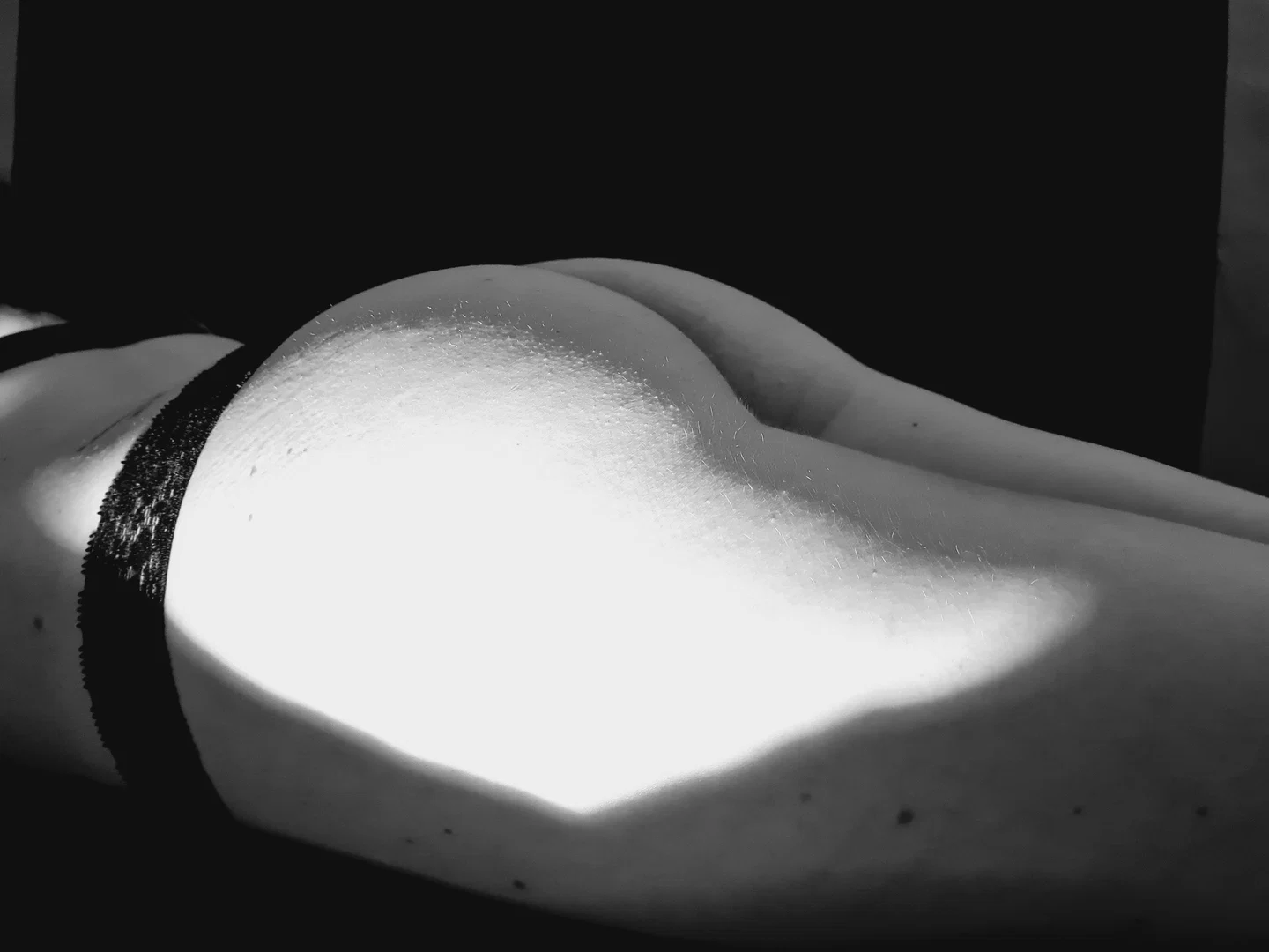 Nina Black&White free profile banner