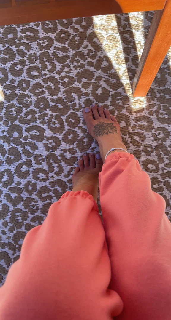 MikkFeet profile banner