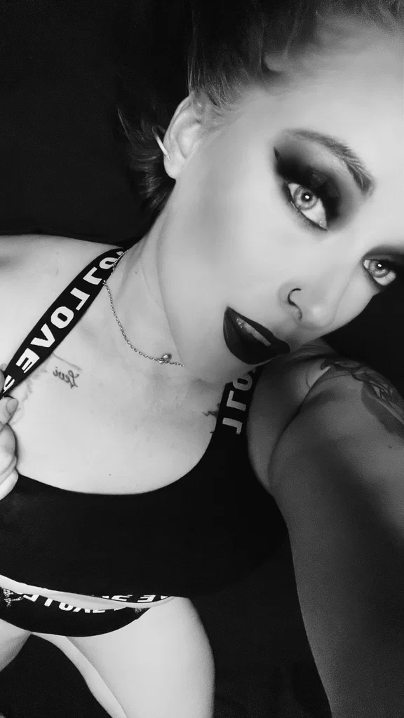 Luvednwanted's avatar