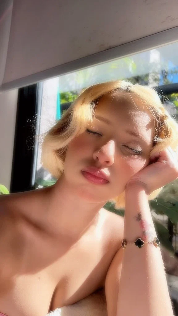 Julie Oliver's avatar