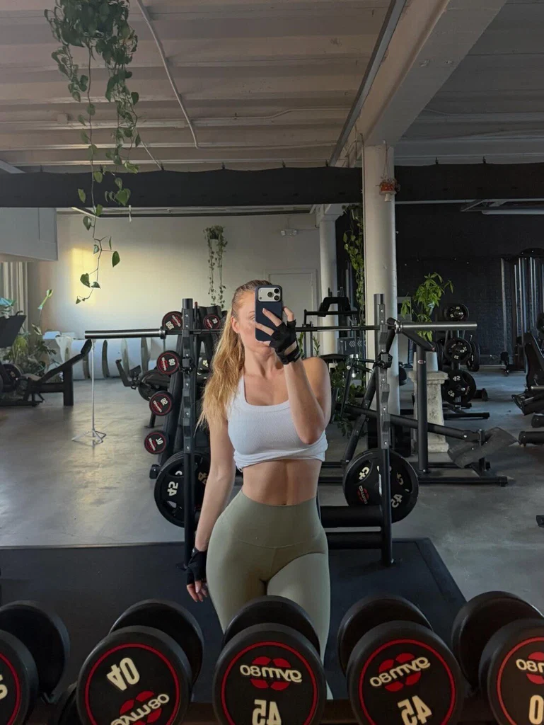 Daisy Keech's avatar