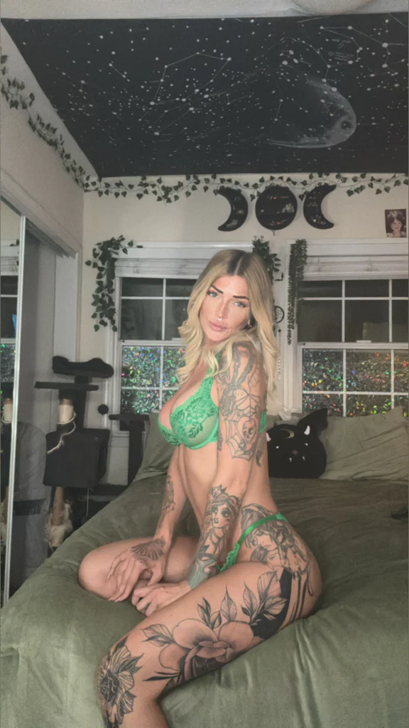 Brooke j's avatar