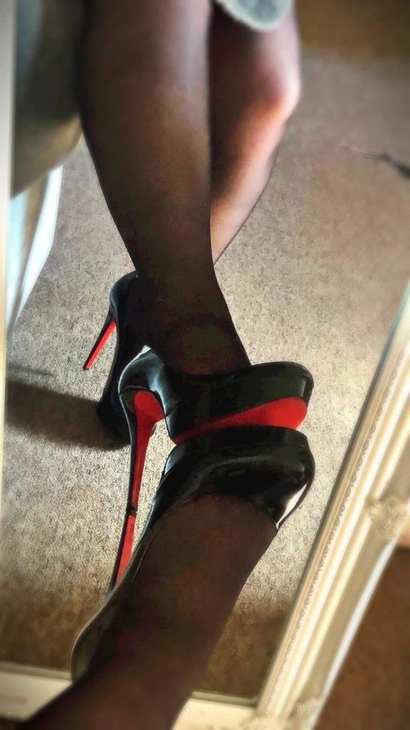 Lady Louboutin's avatar