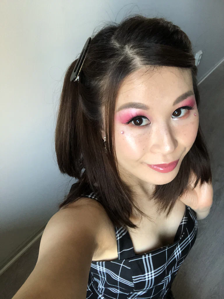 Ur cute and wholesome waifu 🎀🍓✨'s avatar