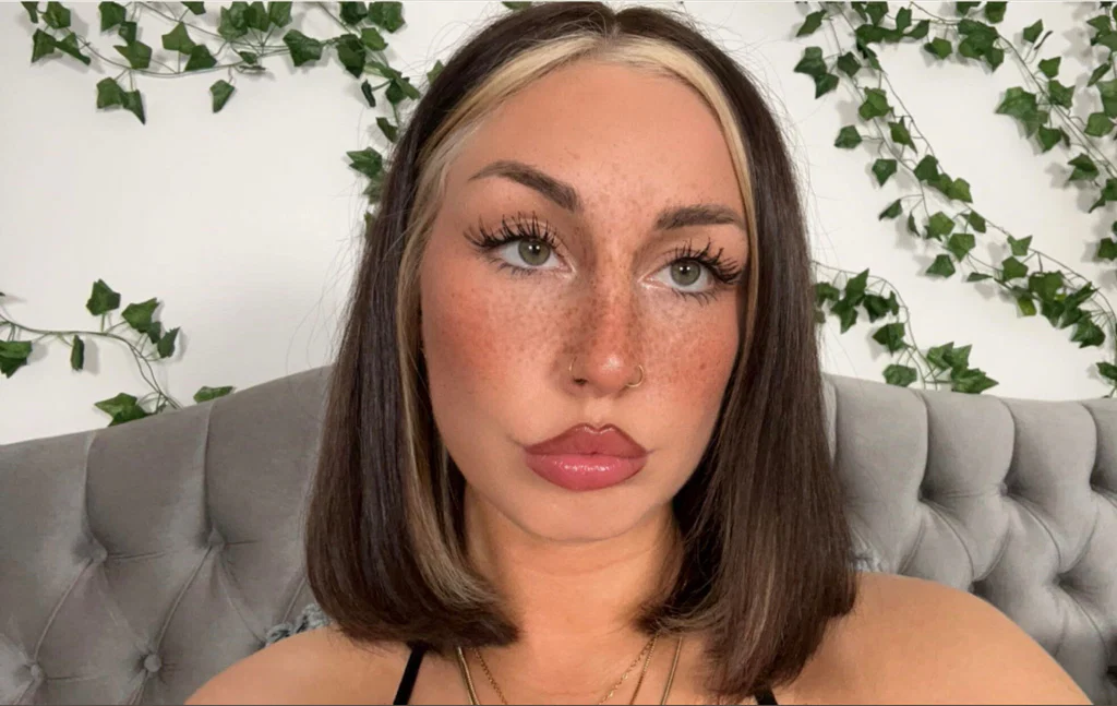 𝐄𝐬𝐭𝐡𝐞𝐫 🍑's avatar