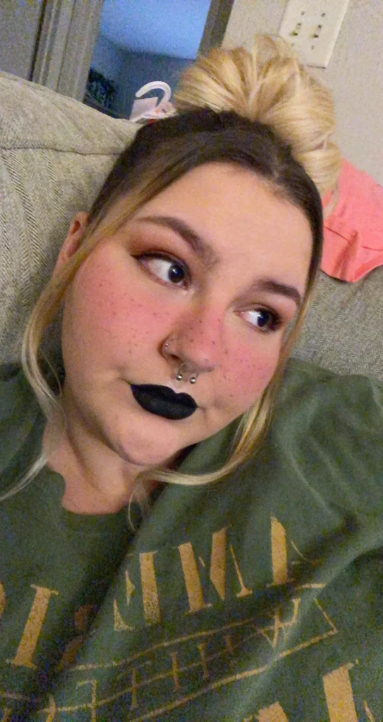 LuxxyLacy's avatar