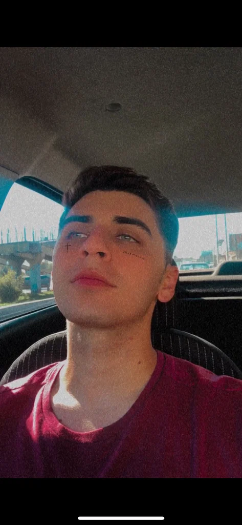Alek Barker's avatar