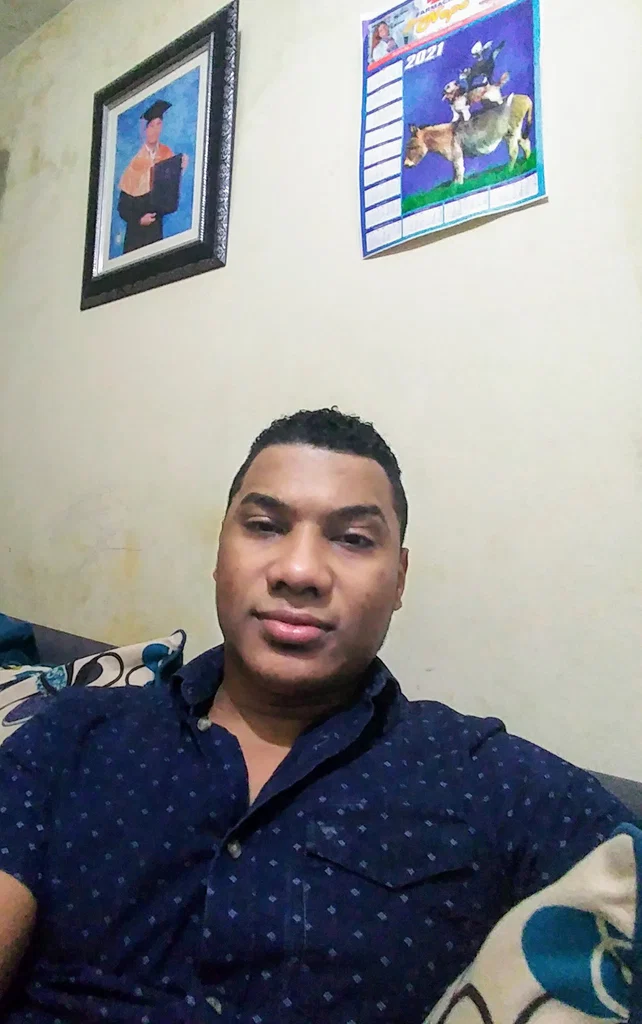 ariel chalas's avatar