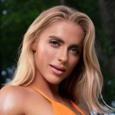 Little Buff Blondie creator profile