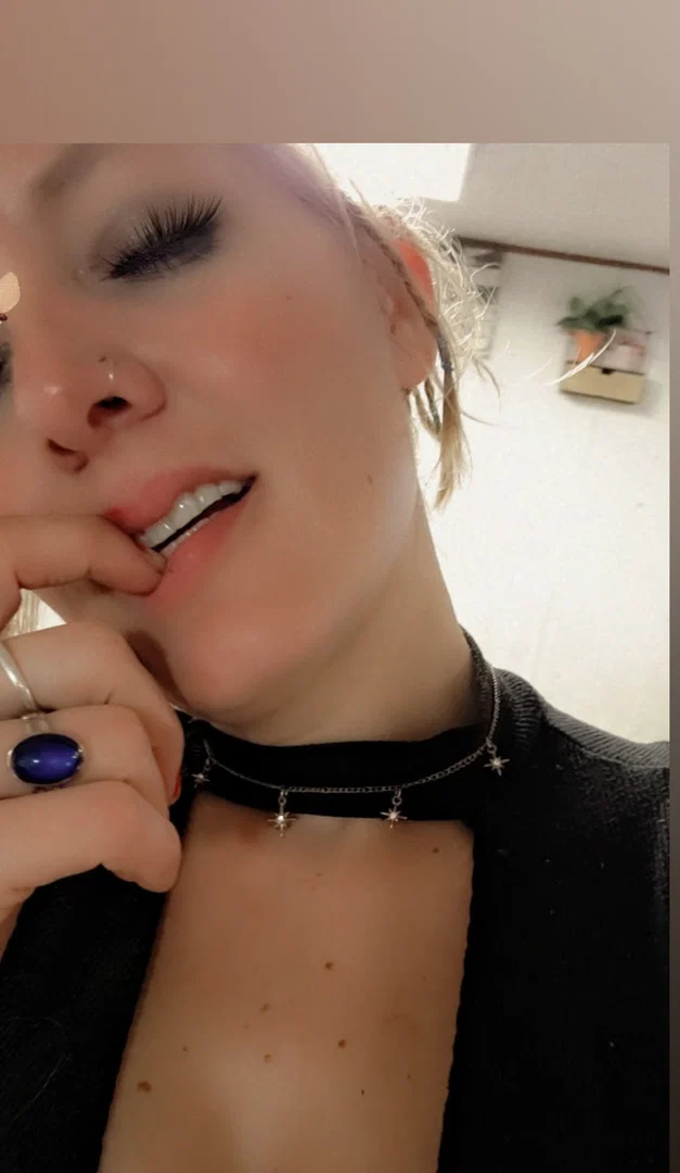 Cora Corella profile banner