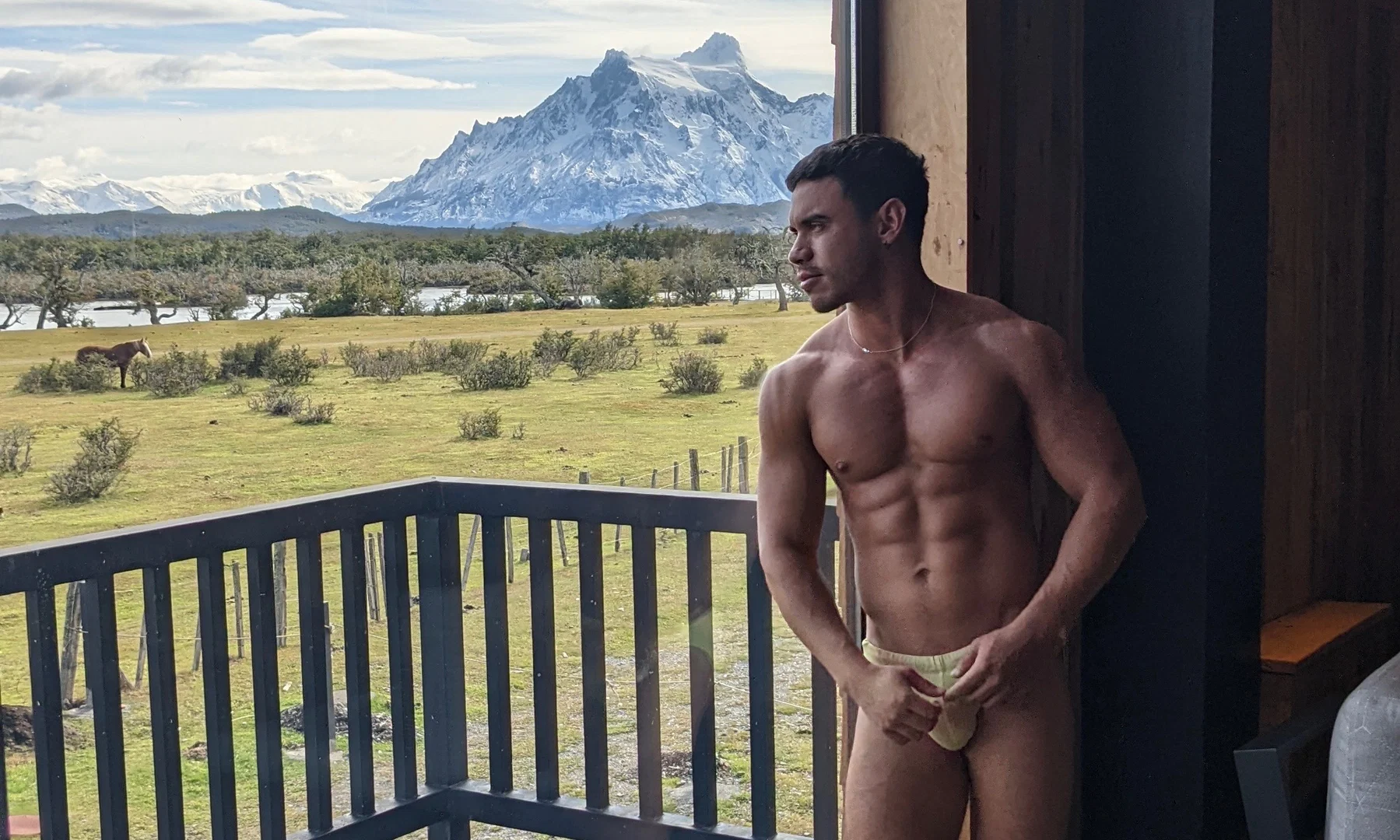 Oliver Hunt profile banner