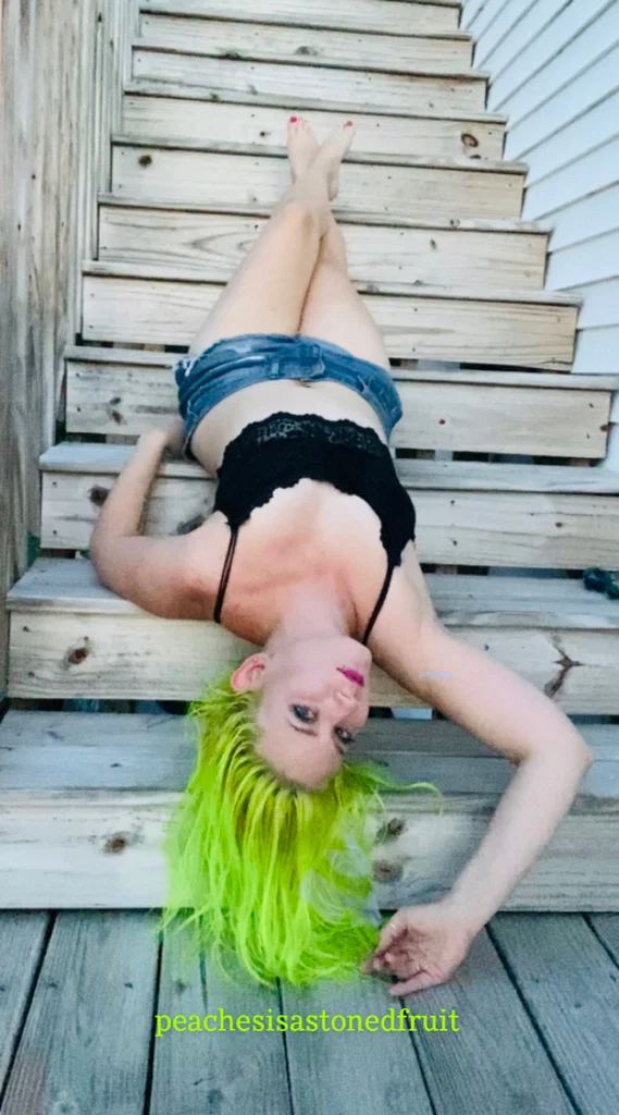 Peachesisastonedfruit2free's avatar