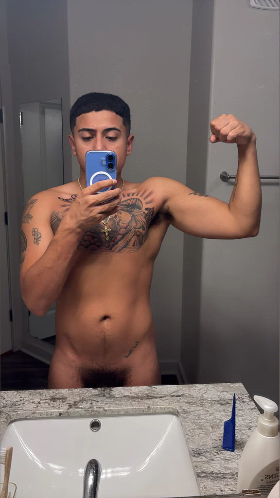 Alex 🌟's avatar