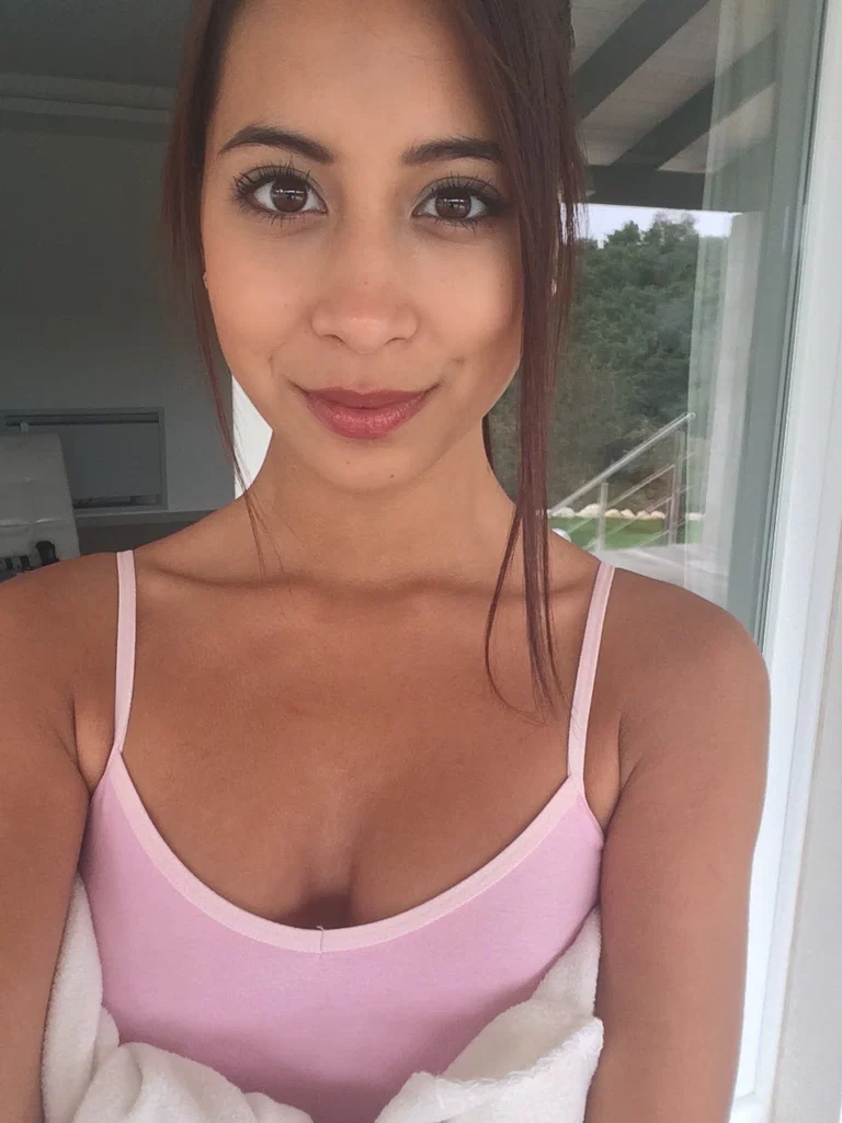 Paula Shy's avatar