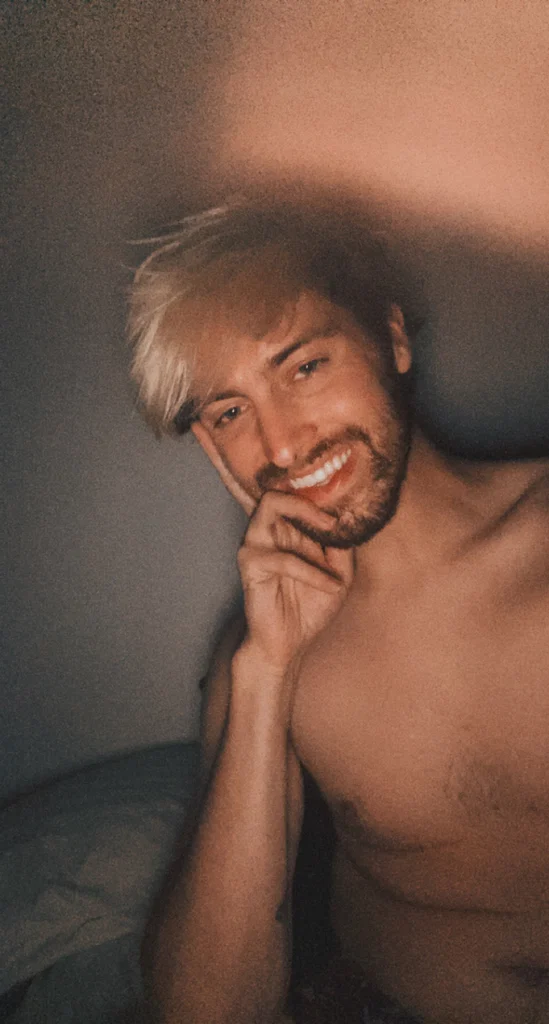 Alex Extra's avatar