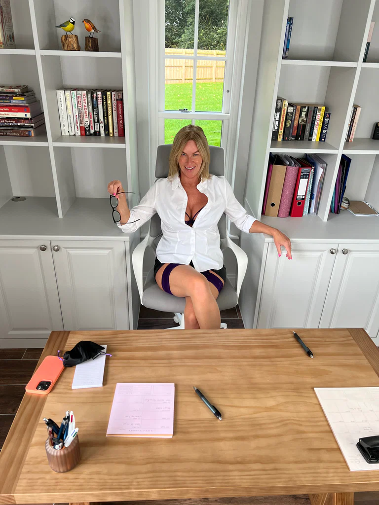 FAKE OFFICE
