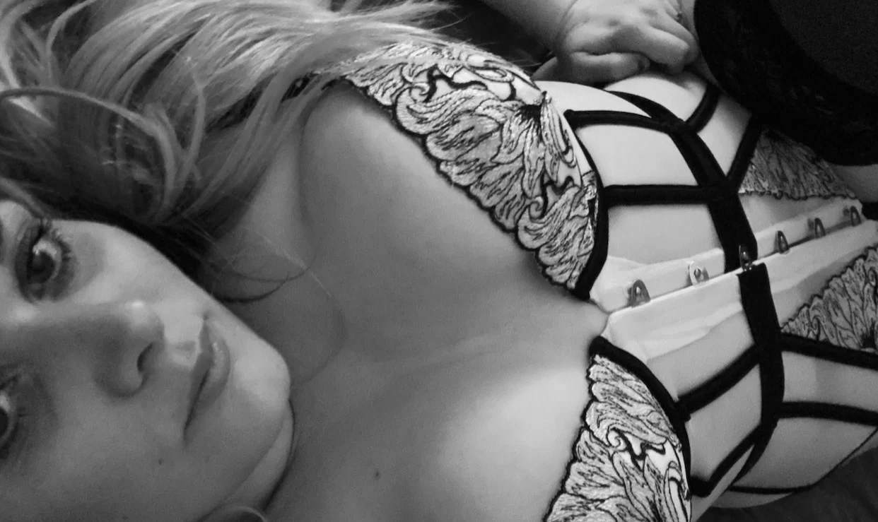 Zoe Louise profile banner