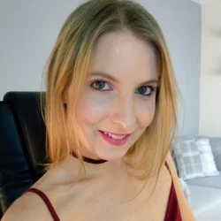 Miss Hazel UK's avatar