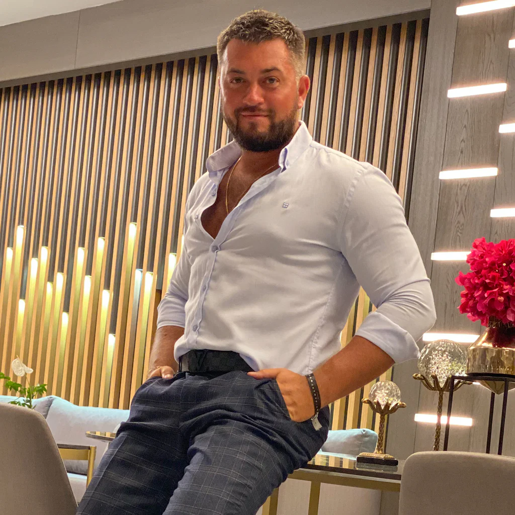 Sam Frost's avatar
