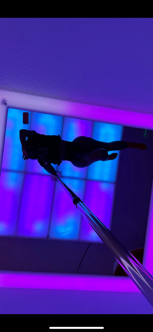 HennyStraight profile banner