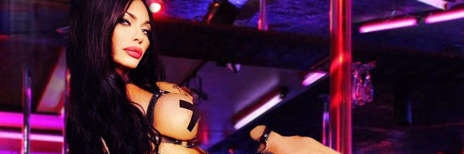 Maxima Caram profile banner