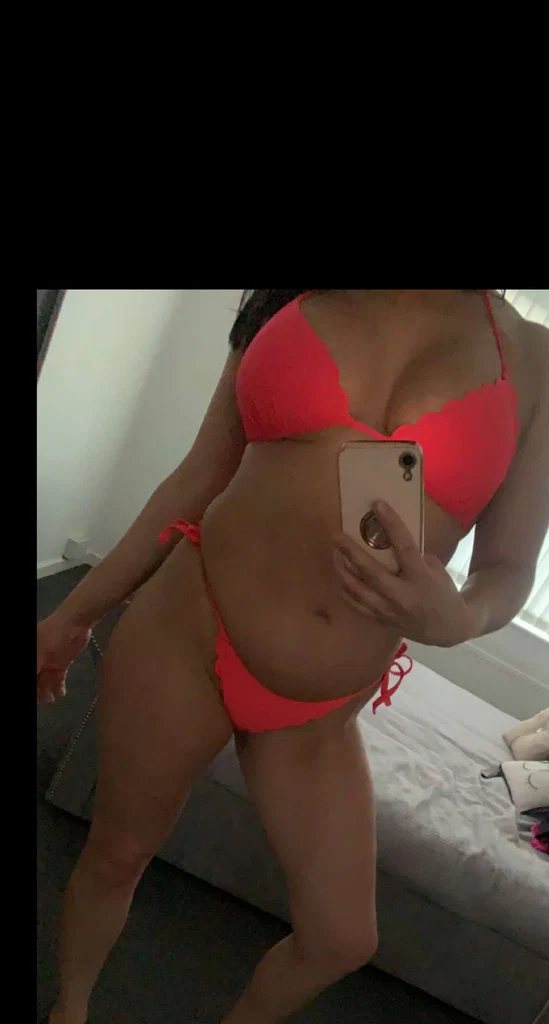 Hot_Brunette69