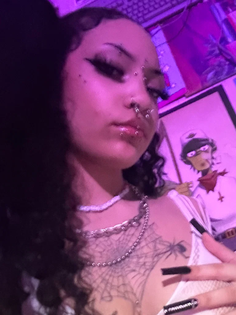 <3